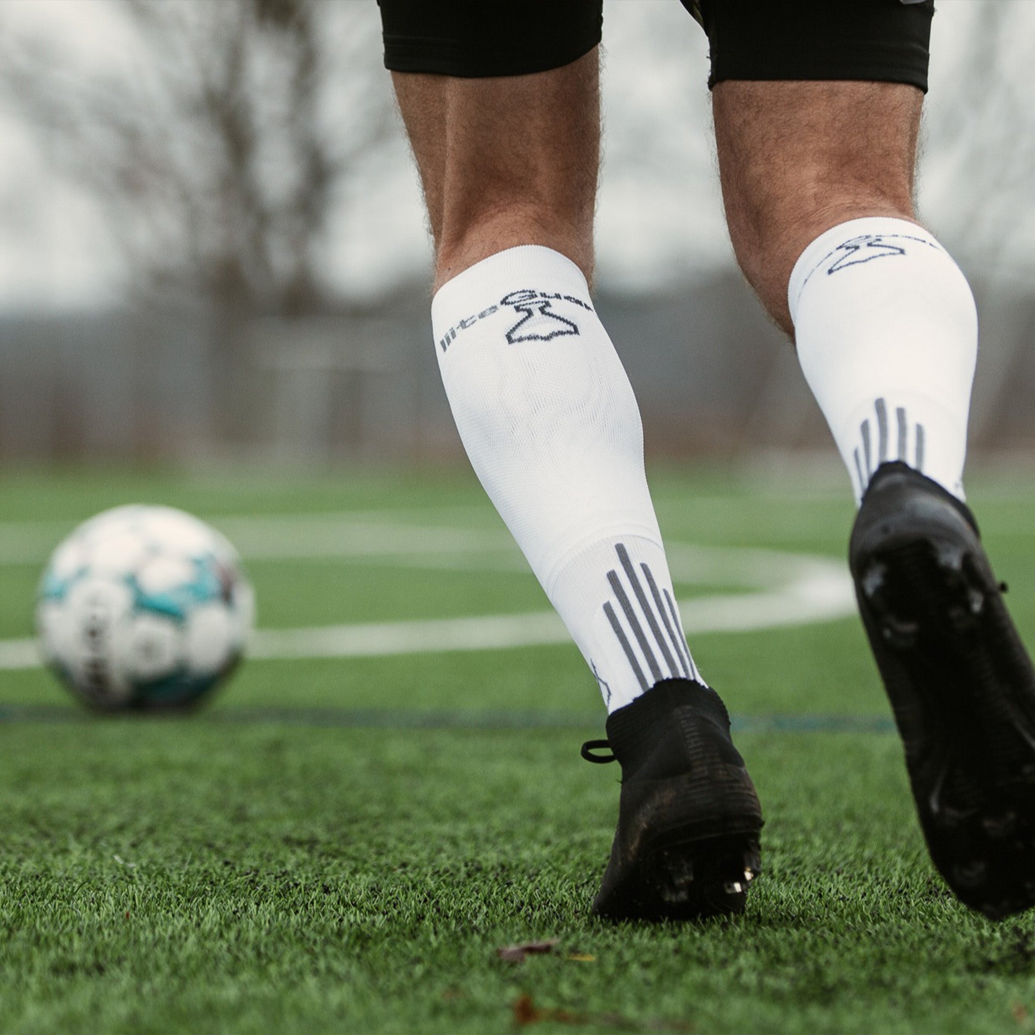 liiteGuard PERFORMANCE FOOTBALL SOCK Long socks White
